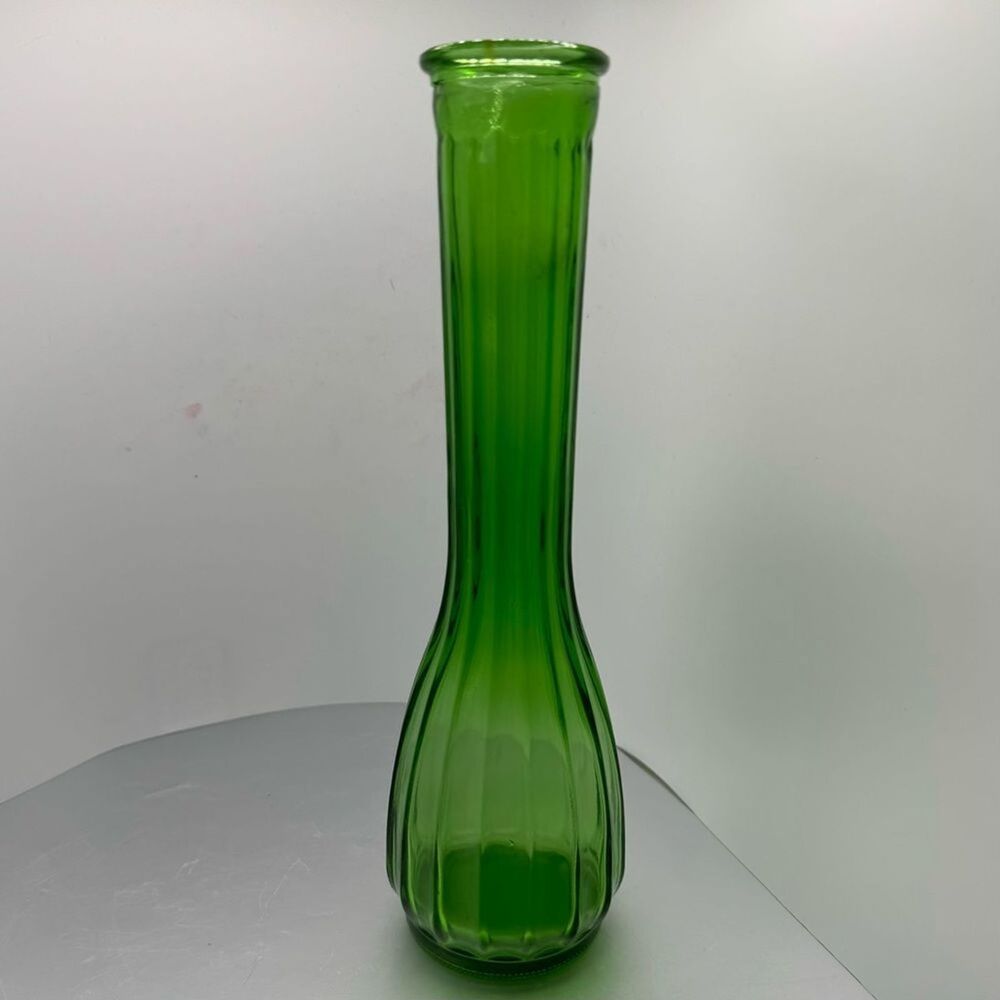 Vintage Emerald Green Ribbed Scalloped Bud Flower Vase